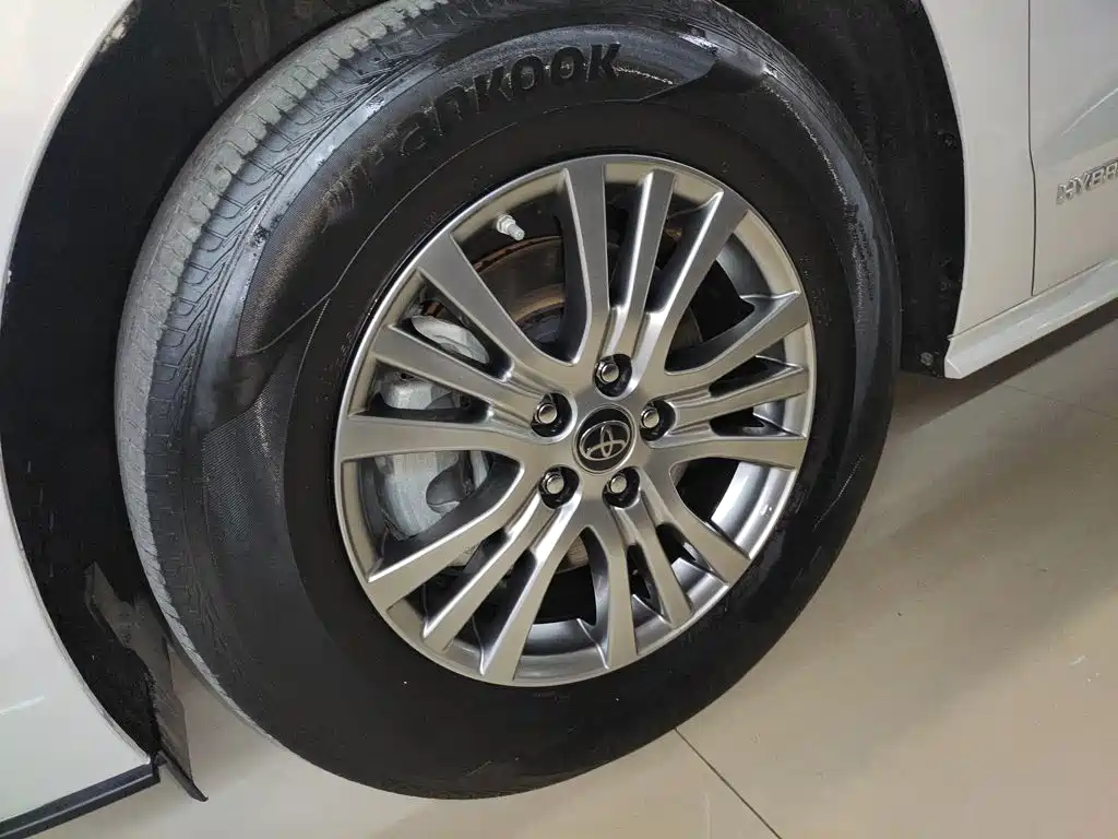 Toyota Sienna 2023 — фото 23