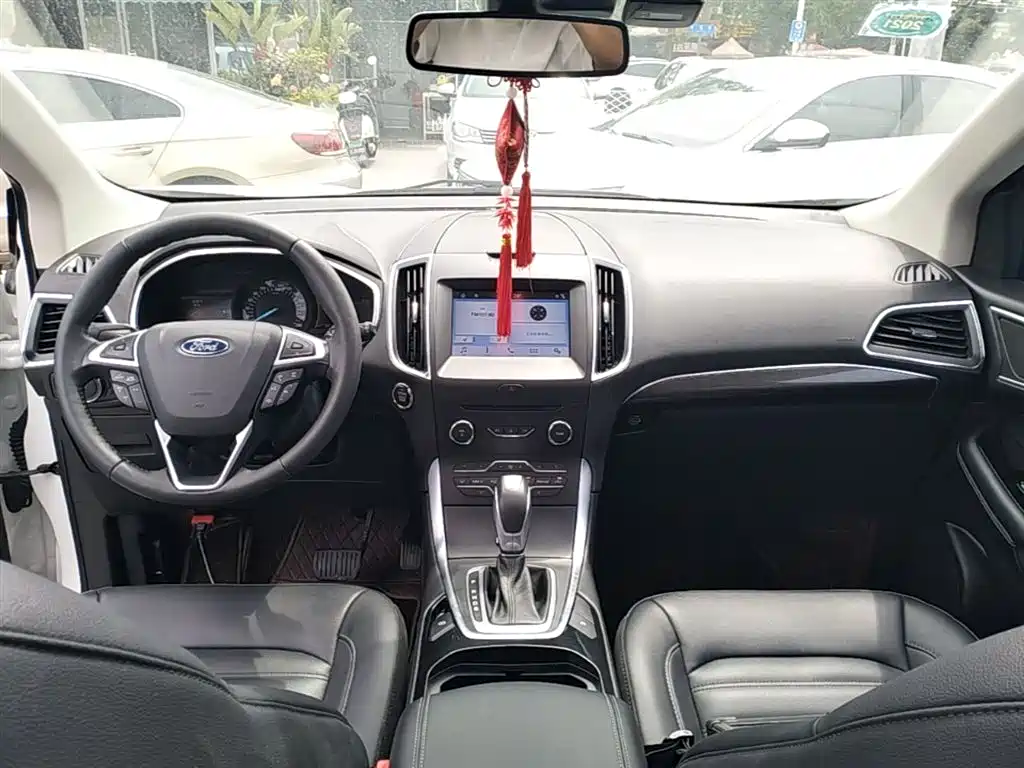 Ford Edge 2019 — фото 13