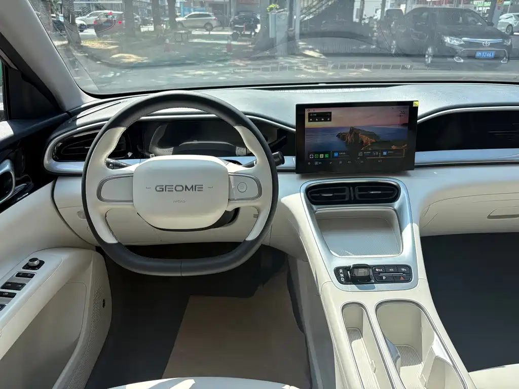 Geely Galaxy Starwish 2025 — фото 9