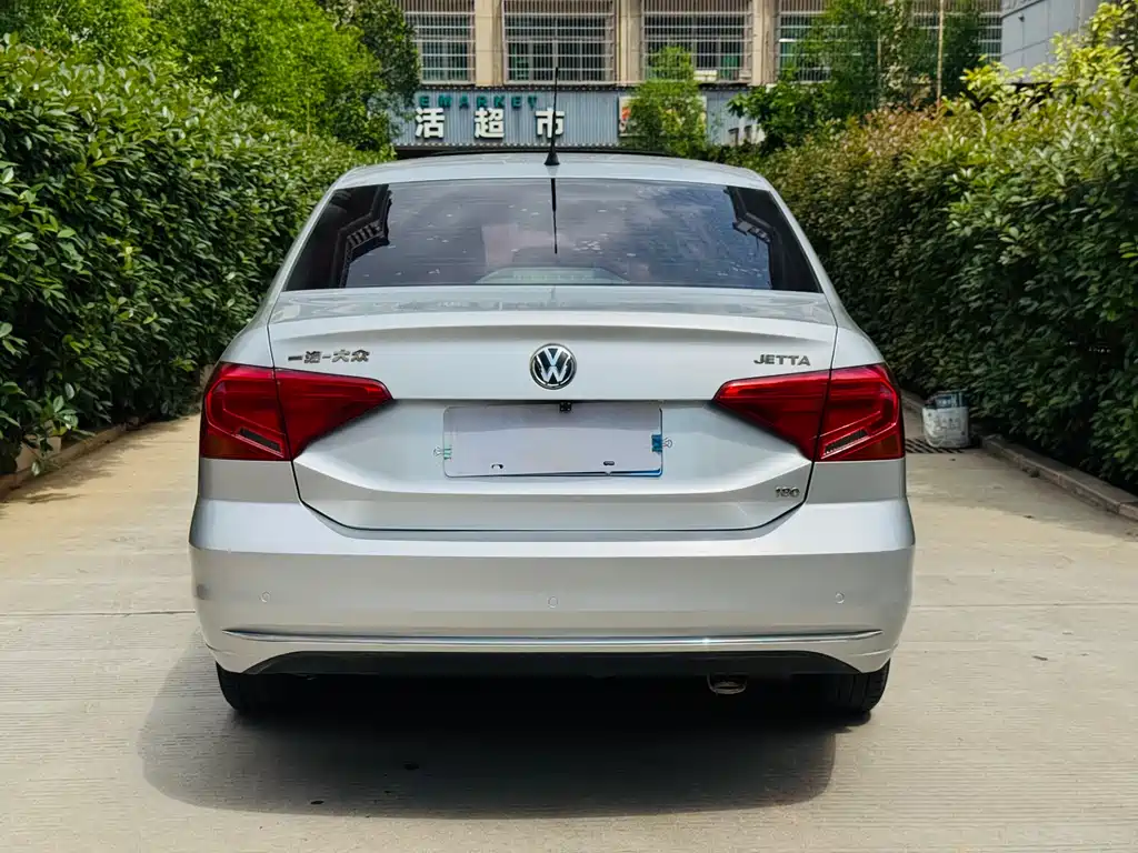 Volkswagen Jetta 2017 — фото 11