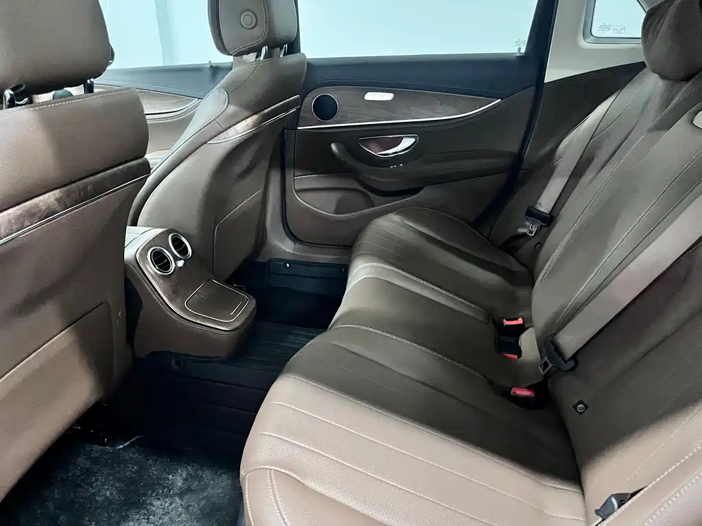 Mercedes-Benz E-Class 2023 — фото 9