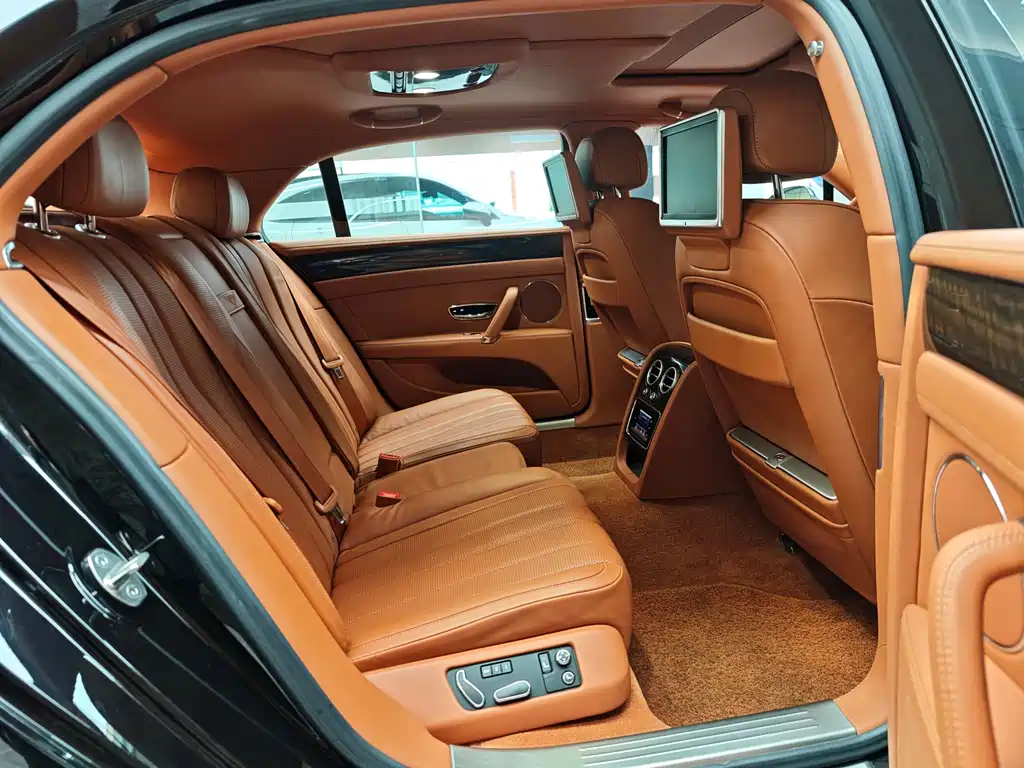 Bentley Flying Spur 2016 — фото 9