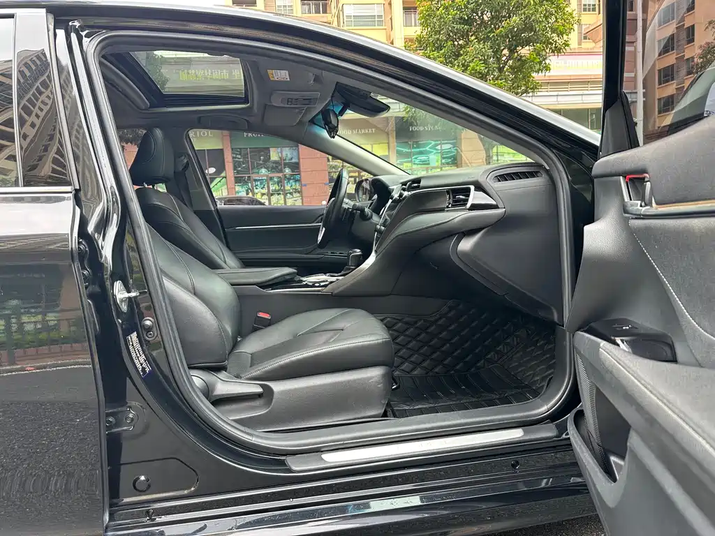 Toyota Camry 2019 — фото 26