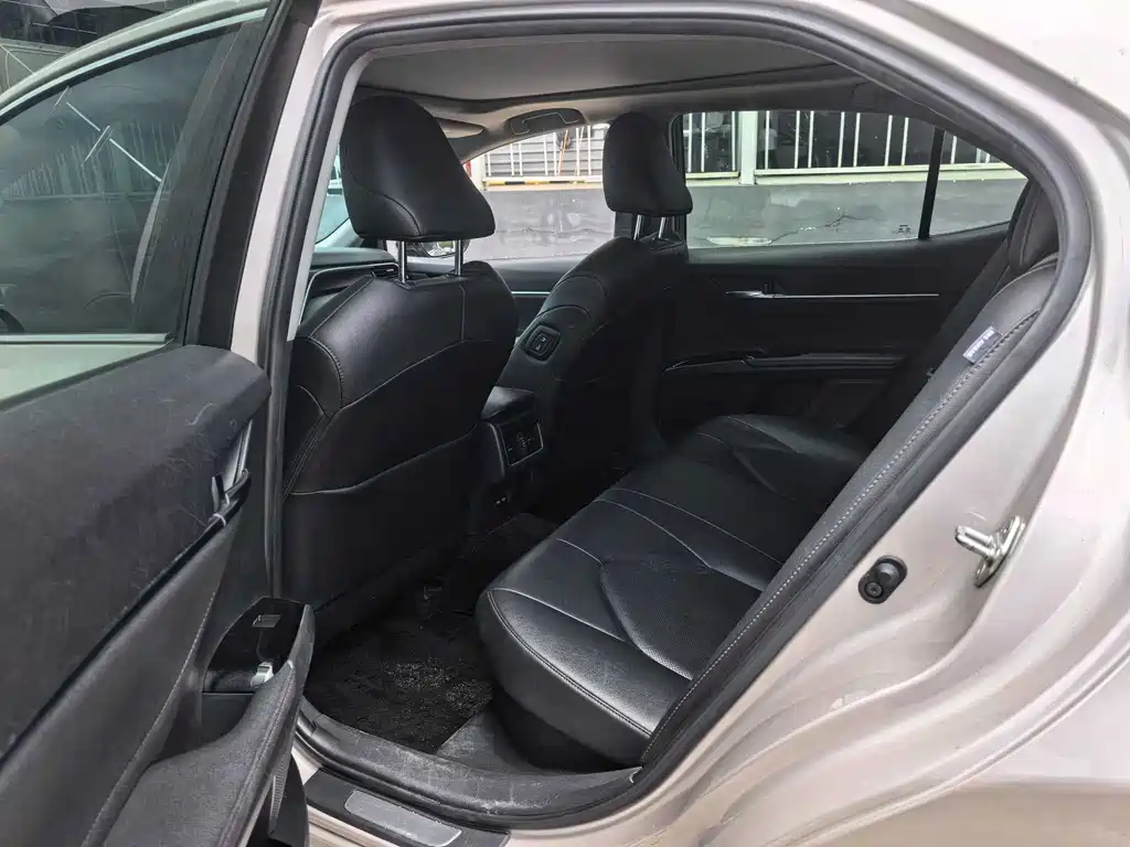 Toyota Camry 2021 — фото 11