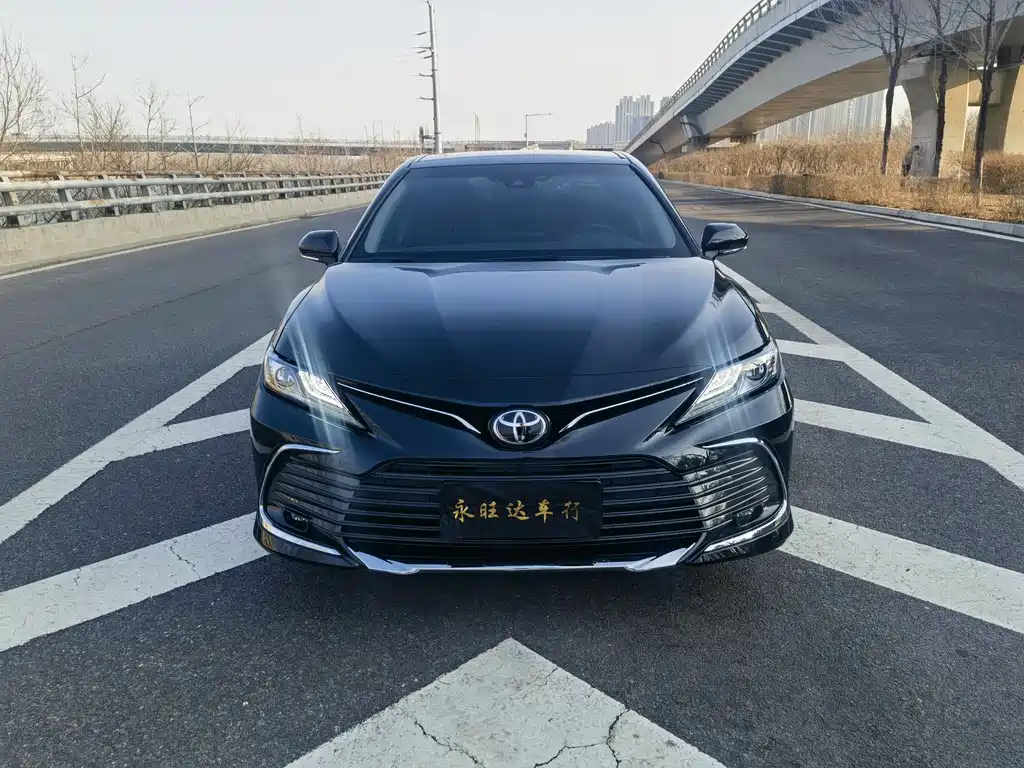 Toyota Camry 2023 — фото 2