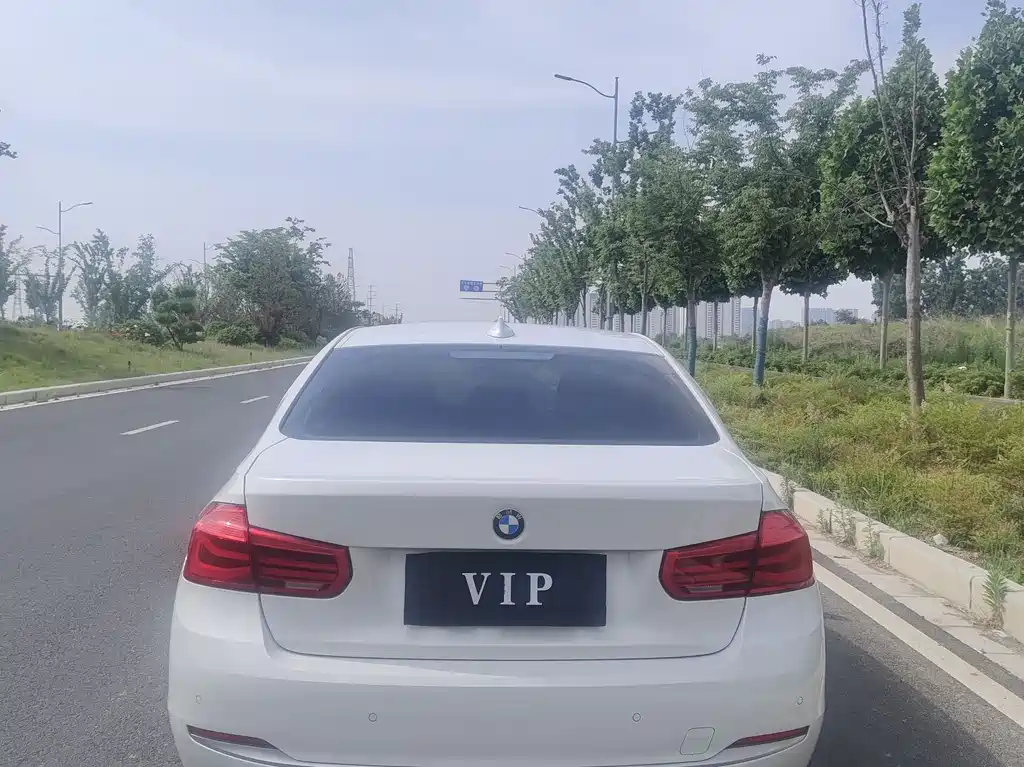 BMW 3 Series 2018 — фото 10