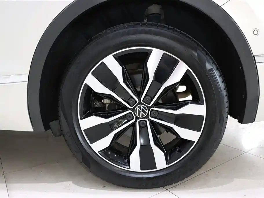 Volkswagen Tiguan L 2022 — фото 20