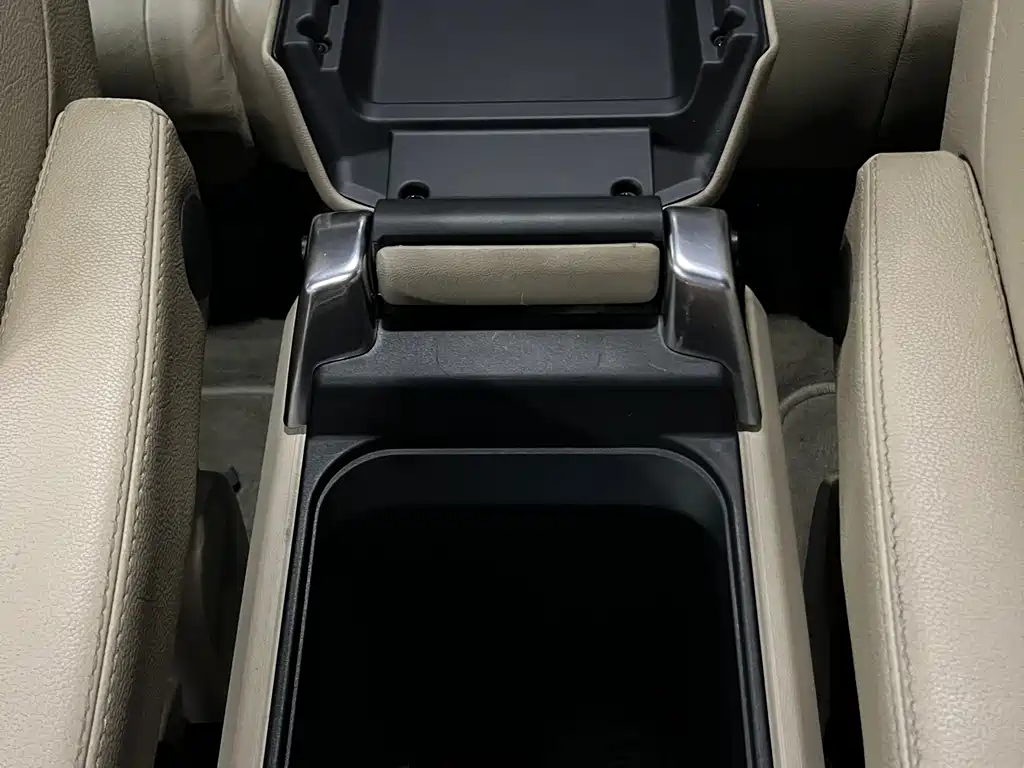 Land Rover Discovery 2015 — фото 29