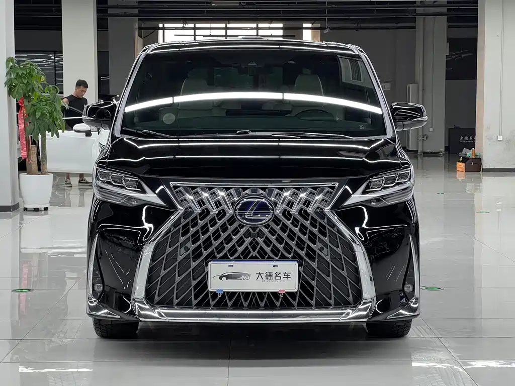 Lexus LM 2021 — фото 2