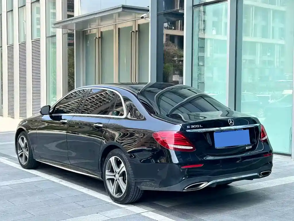 Mercedes-Benz E-Class 2017 — фото 4