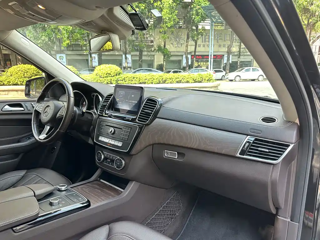 Mercedes-Benz GLE 2018 — фото 13