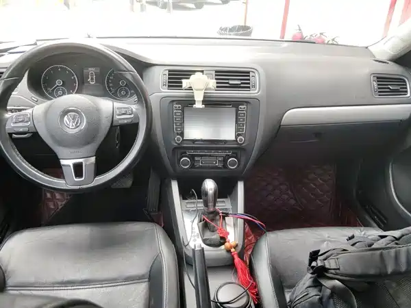 Volkswagen Sagitar 2014