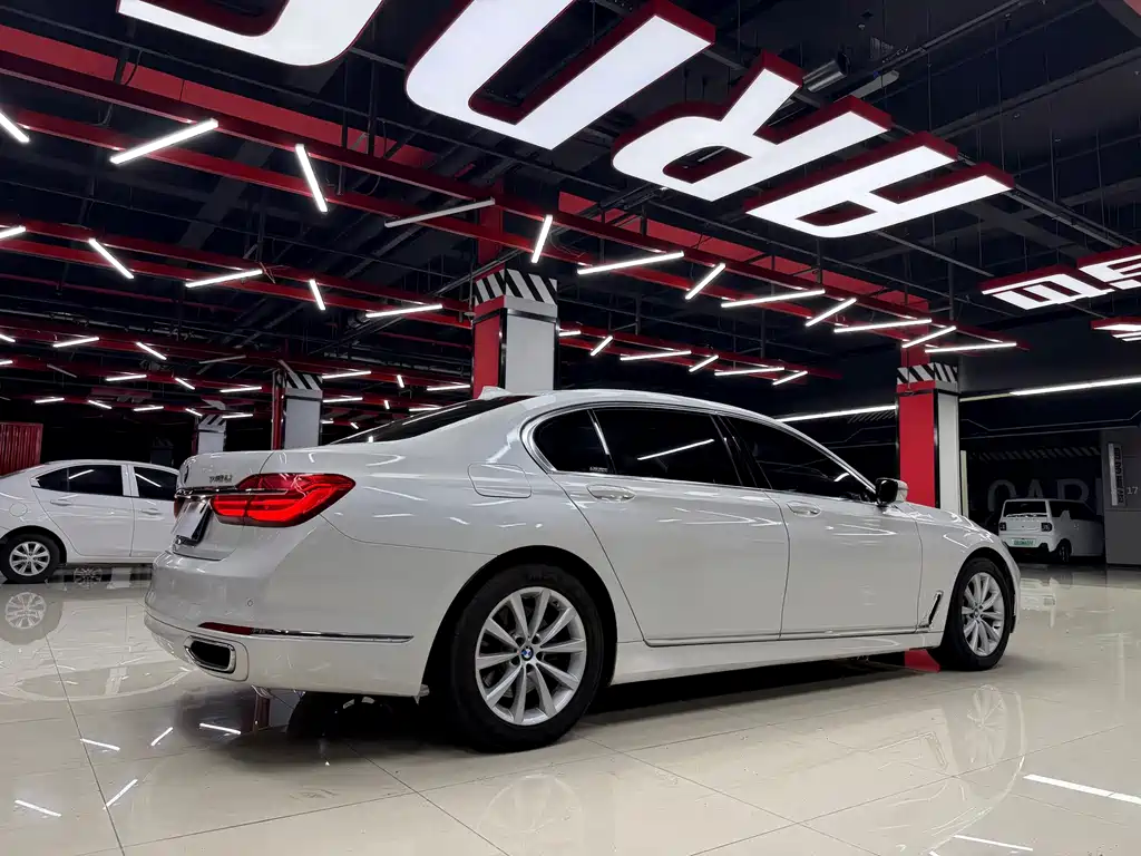 BMW 7 Series 2016 — фото 8