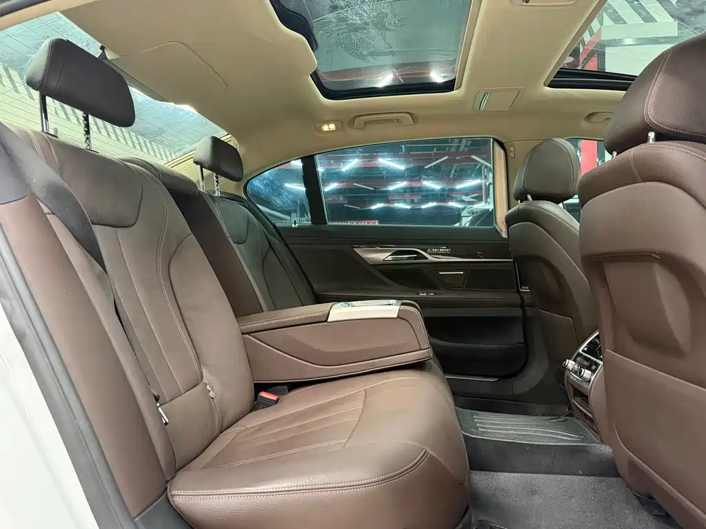 BMW 7 Series 2016 — фото 20