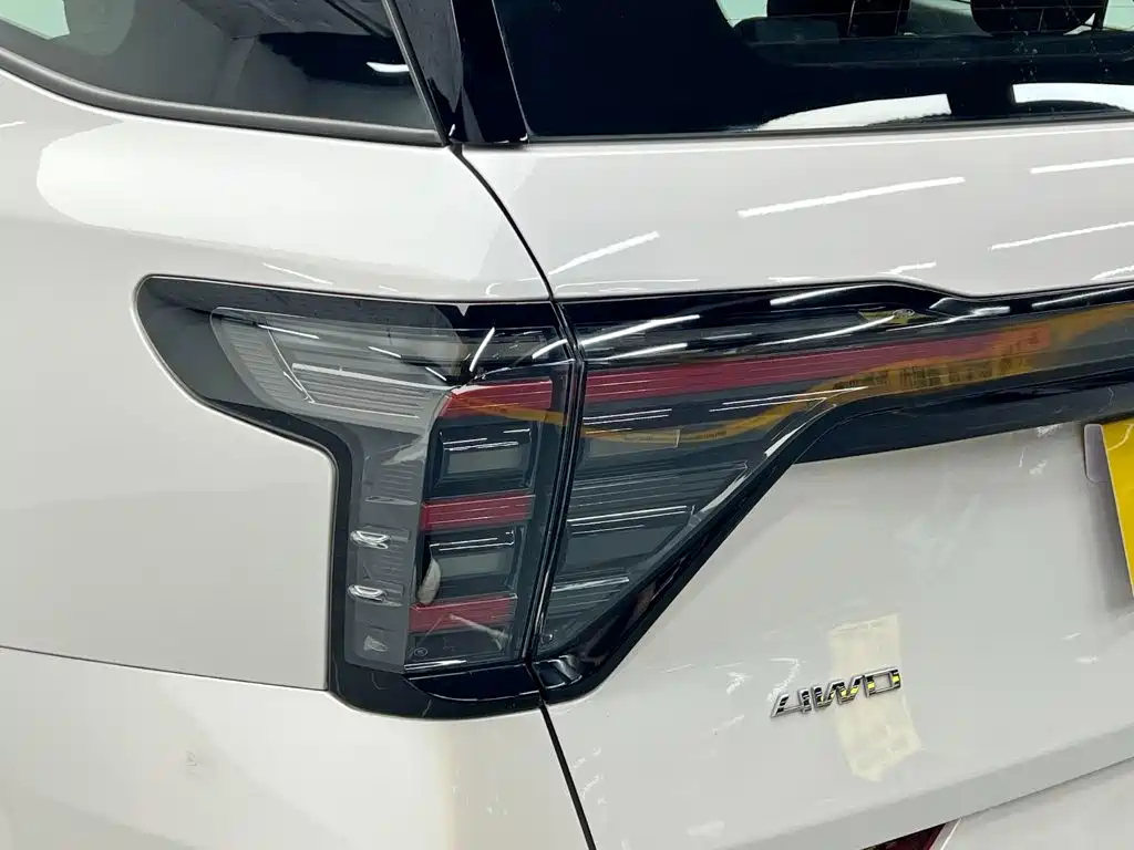 Ford Edge 2023 — фото 10