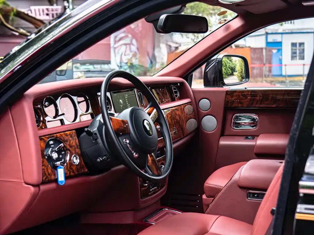 Rolls-Royce Phantom 2016 — фото 10
