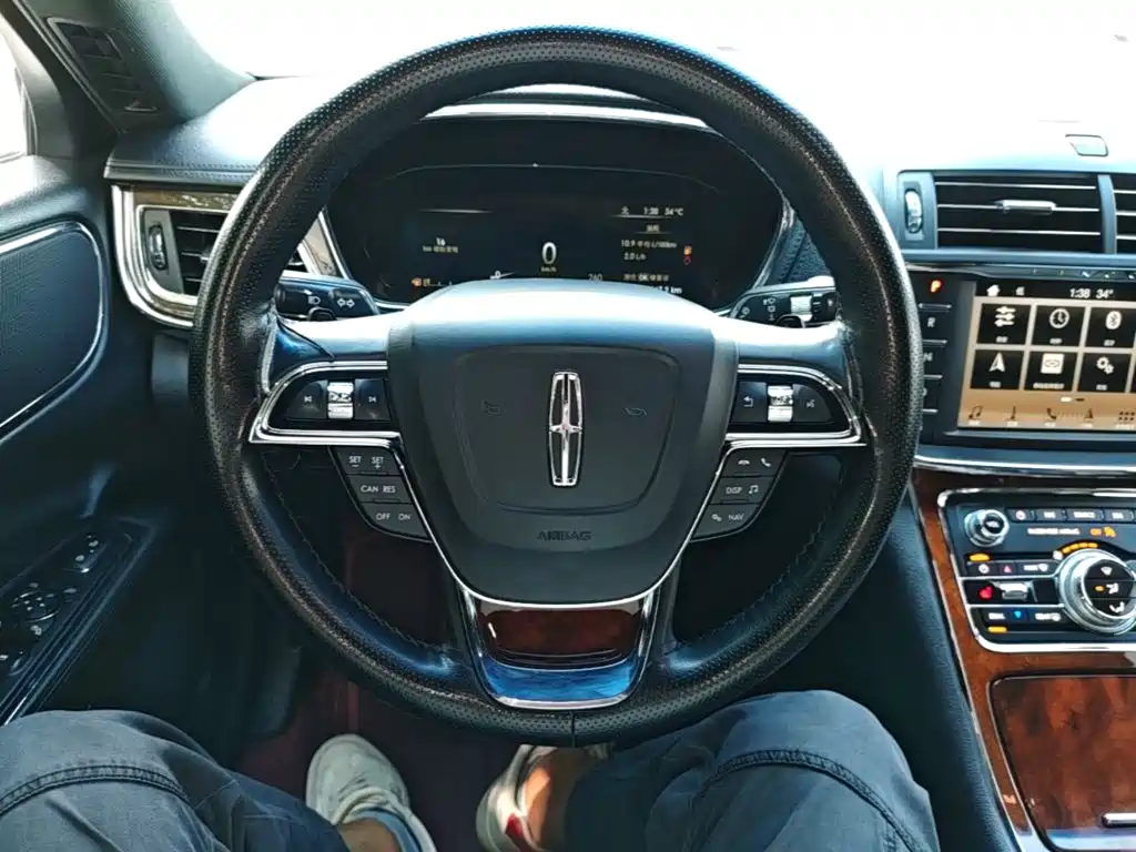 Lincoln Continental 2019 — фото 11