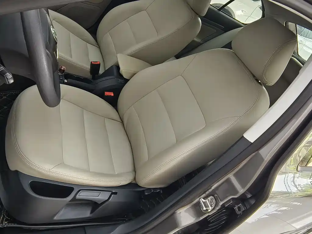 Skoda Octavia 2012 — фото 17