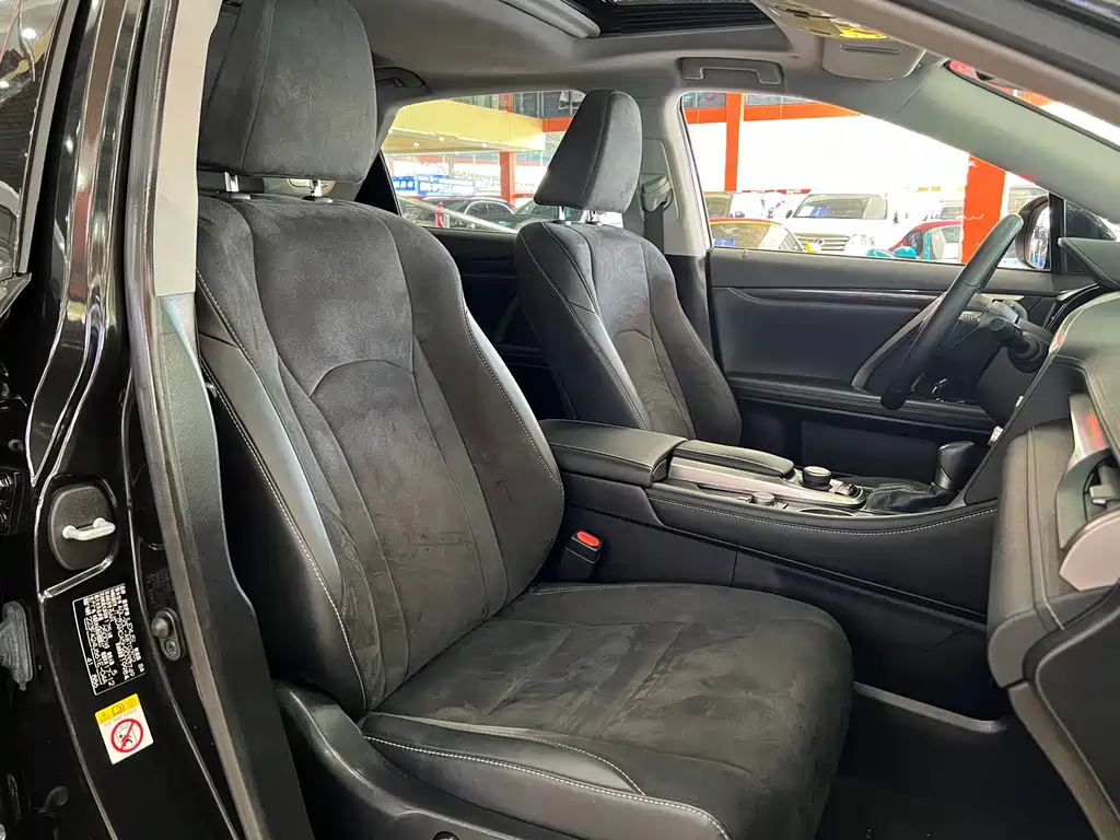 Lexus RX 2018 — фото 15