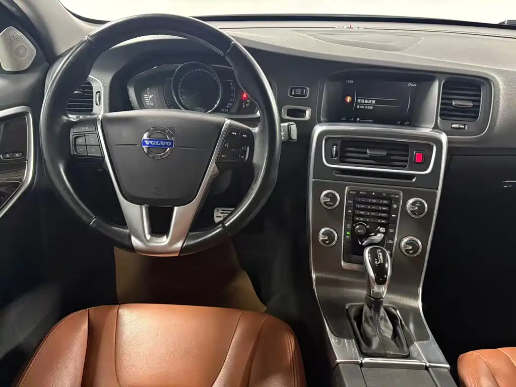 Volvo S60 2015 — фото 17