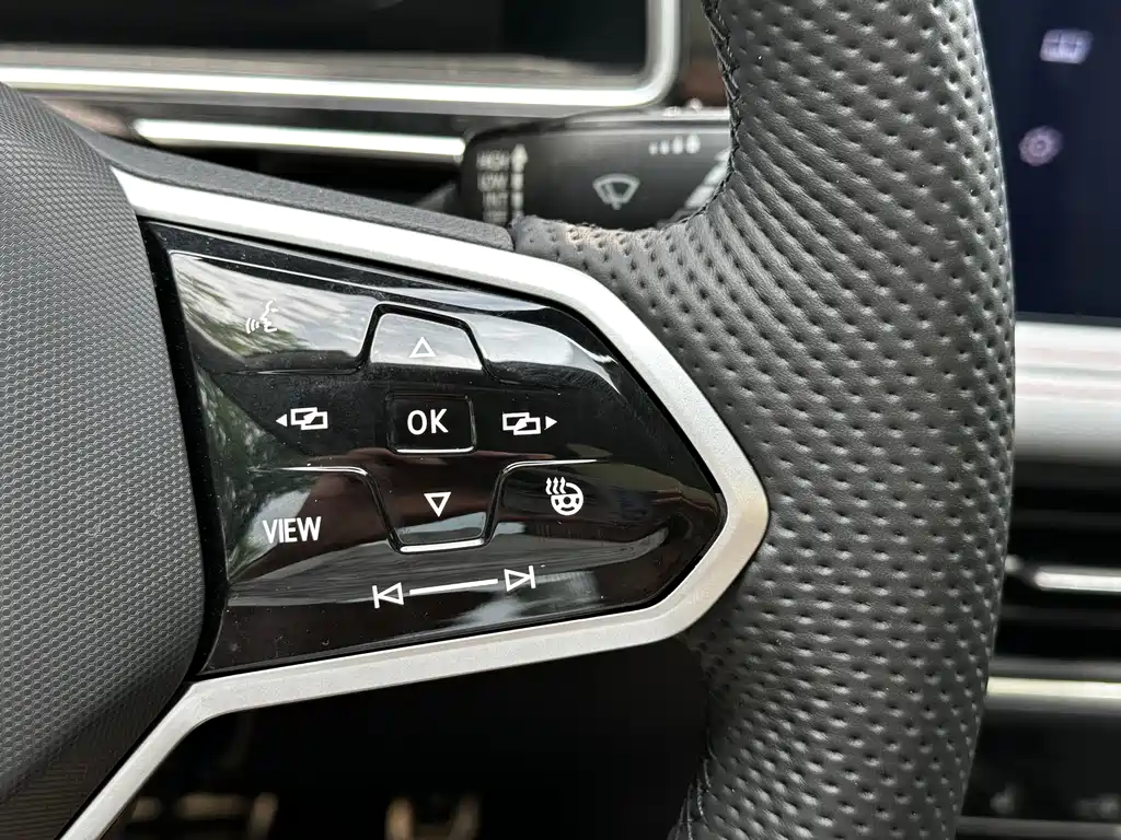 Volkswagen Tiguan L 2021 — фото 10