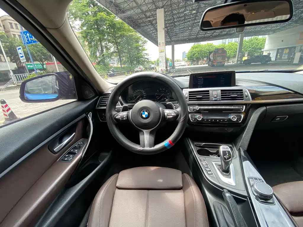 BMW 3 Series 2018 — фото 6