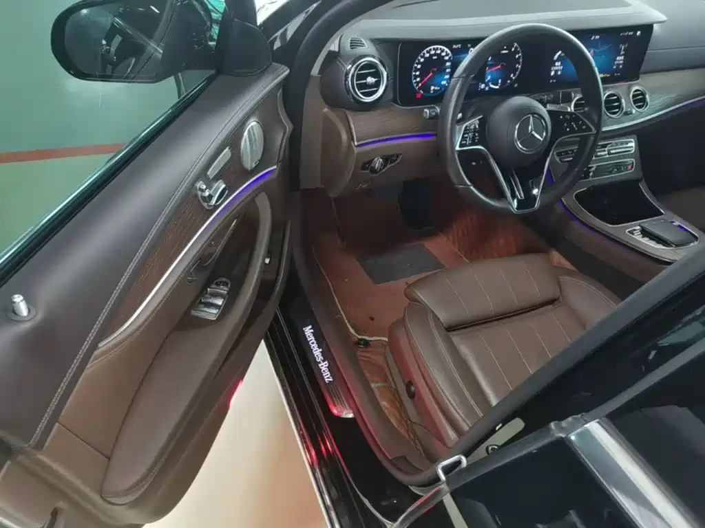 Mercedes-Benz E-Class 2022 — фото 16