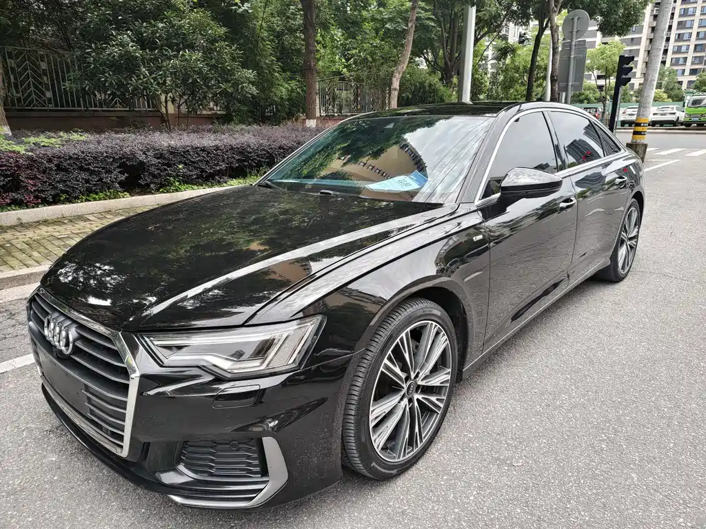 Audi A6L 2022 — фото 1