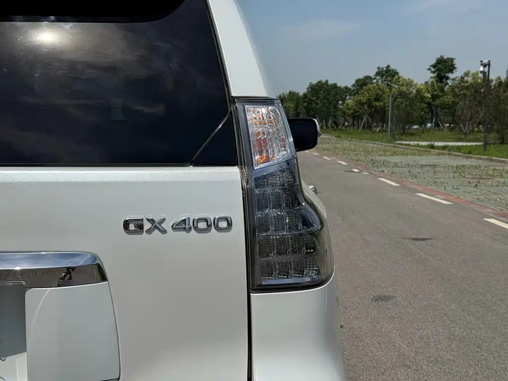 Lexus GX 2016 — фото 10