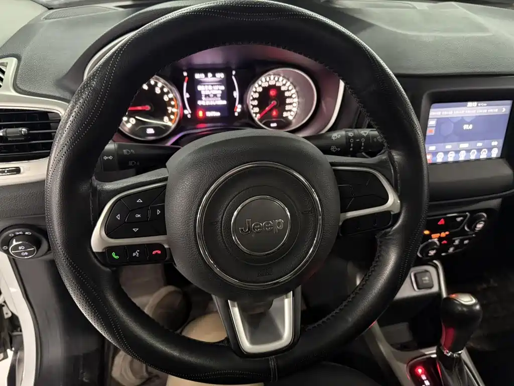Jeep Compass 2019 — фото 15
