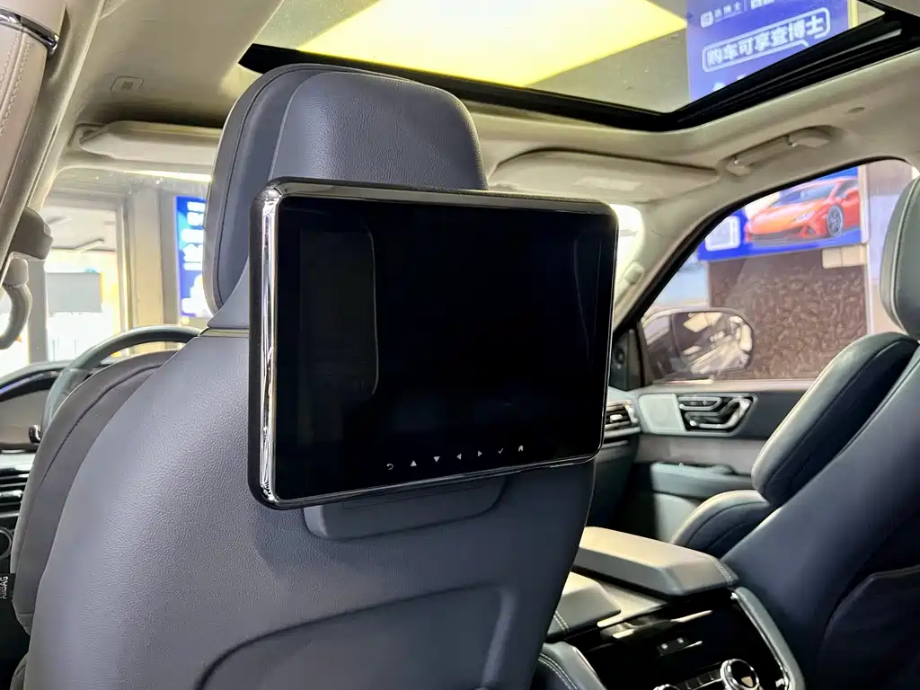 Lincoln Navigator 2021 — фото 14