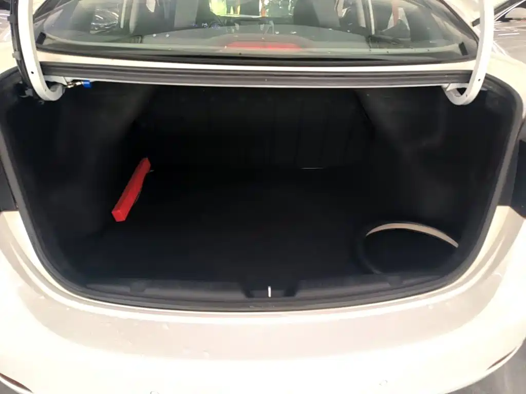 Hyundai Elantra Langdong 2018 — фото 19
