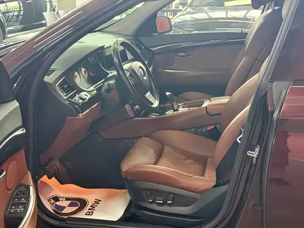 BMW 5 Series GT 2012