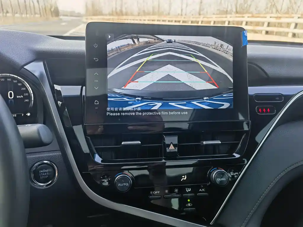 Toyota Camry 2023 — фото 11