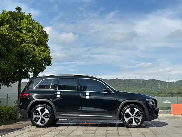 Mercedes-Benz GLB 2023