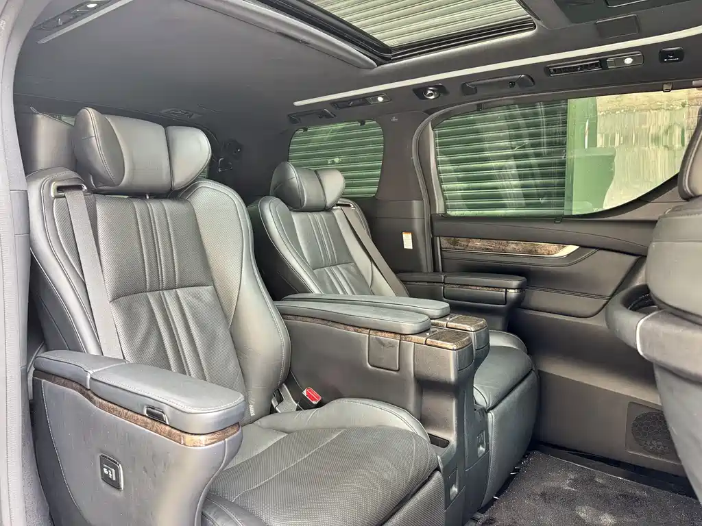 Toyota Vellfire 2020 — фото 16