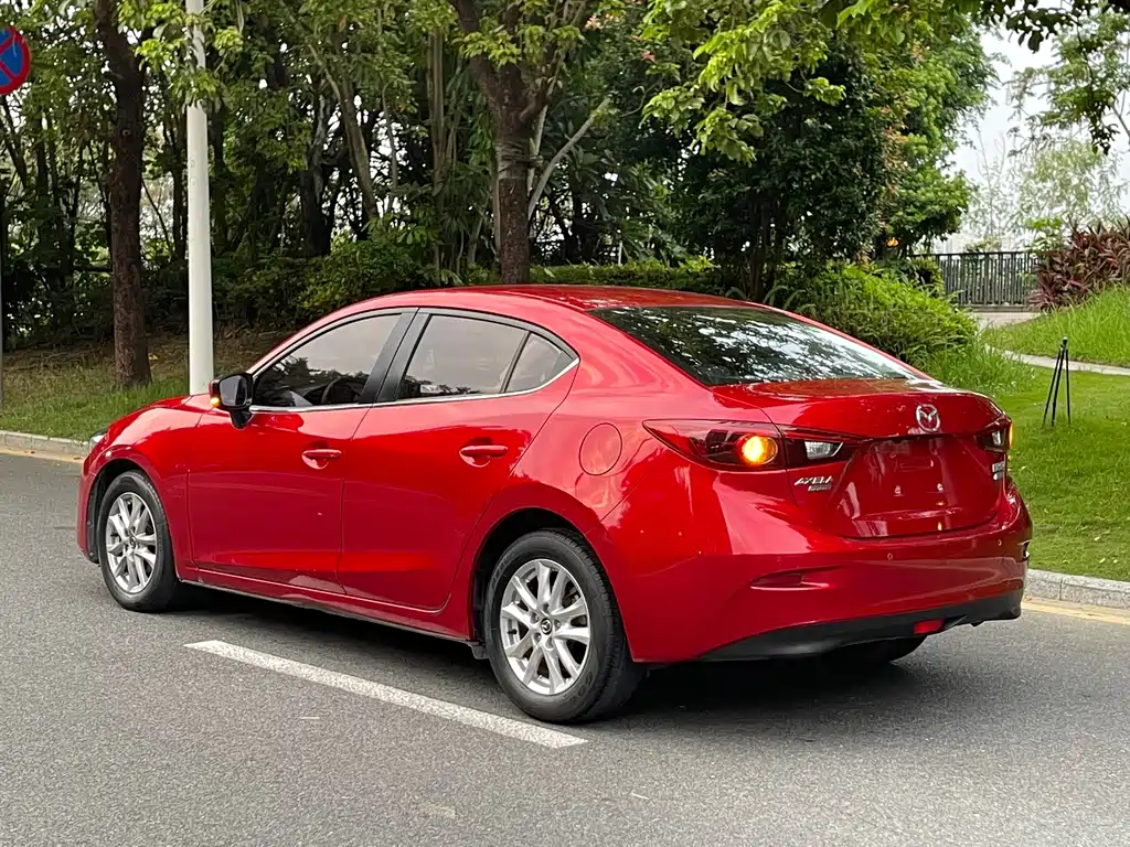 Mazda 3 Axela 2018 — фото 11