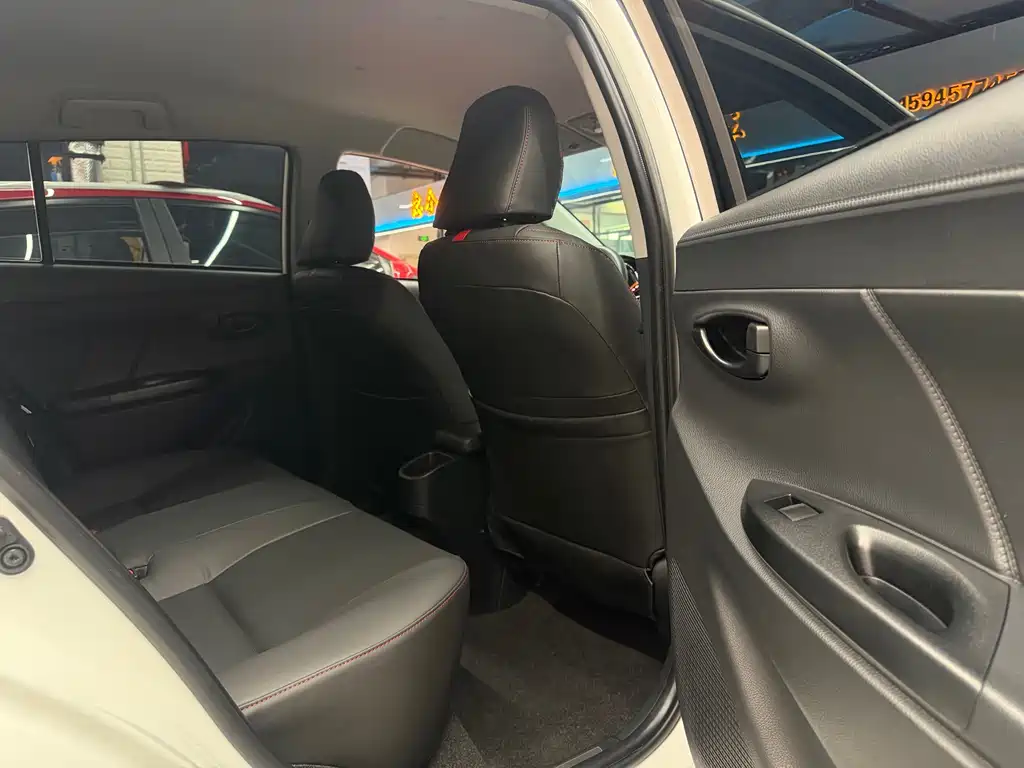 Toyota Yaris L 2023 — фото 27