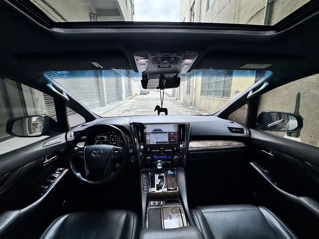 Toyota Vellfire 2020 — фото 10