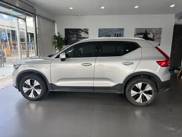 Volvo XC40 2024