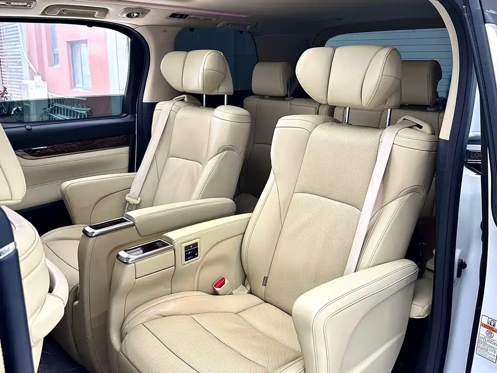 Toyota Alphard 2020 — фото 12