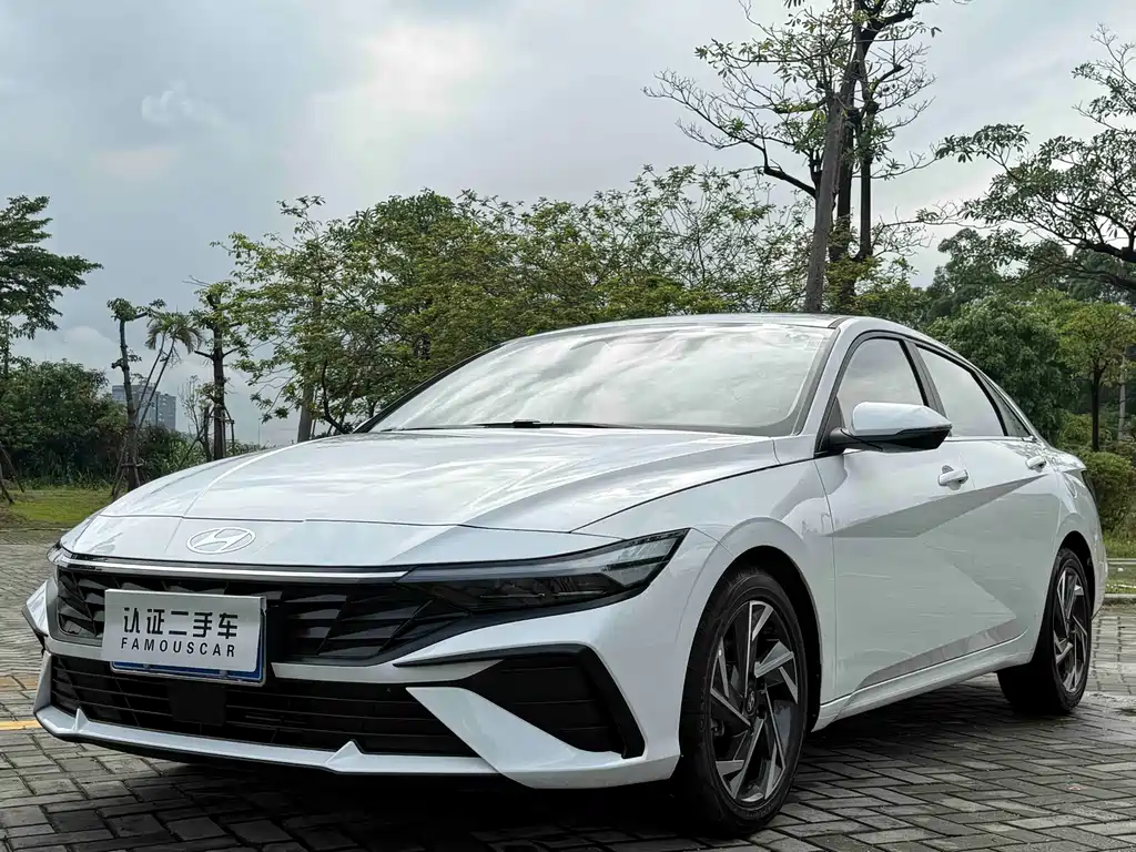 Hyundai Elantra 2025