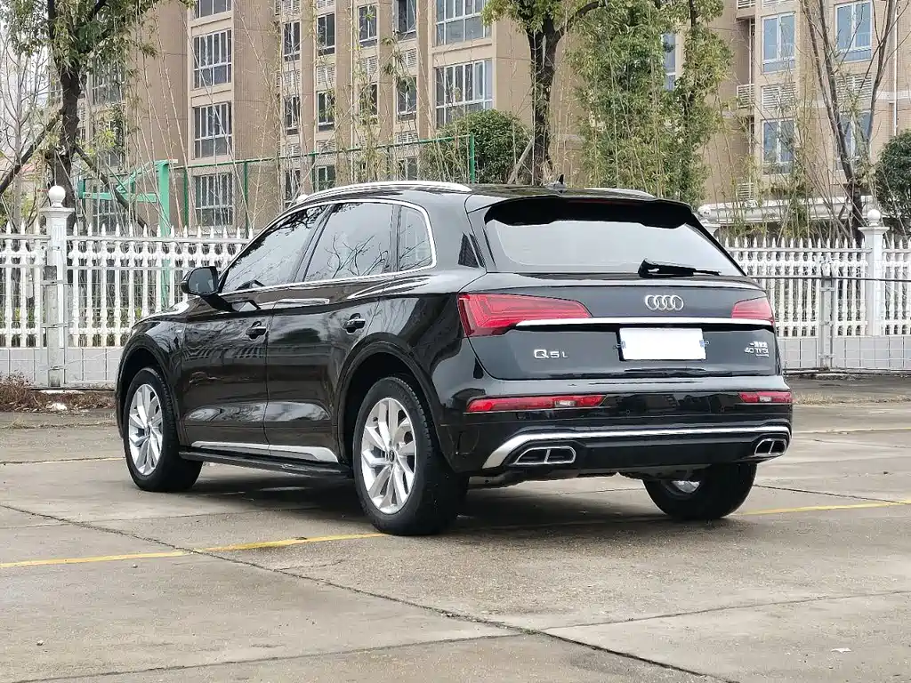 Audi Q5L 2022 — фото 6