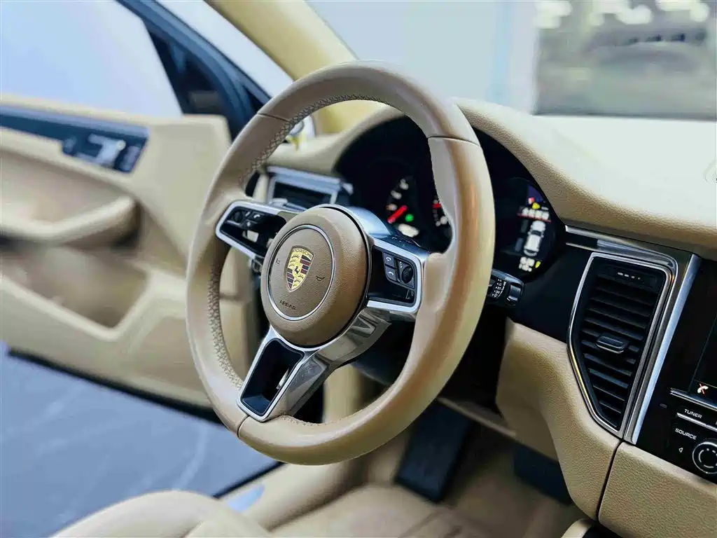Porsche Macan 2016 — фото 12