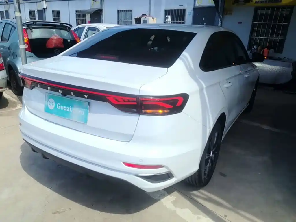 Geely Emgrand 2023