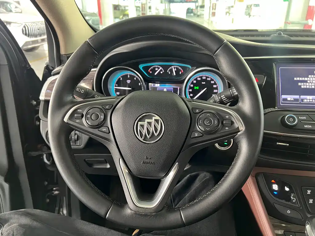 Buick Envision Plus 2017 — фото 11