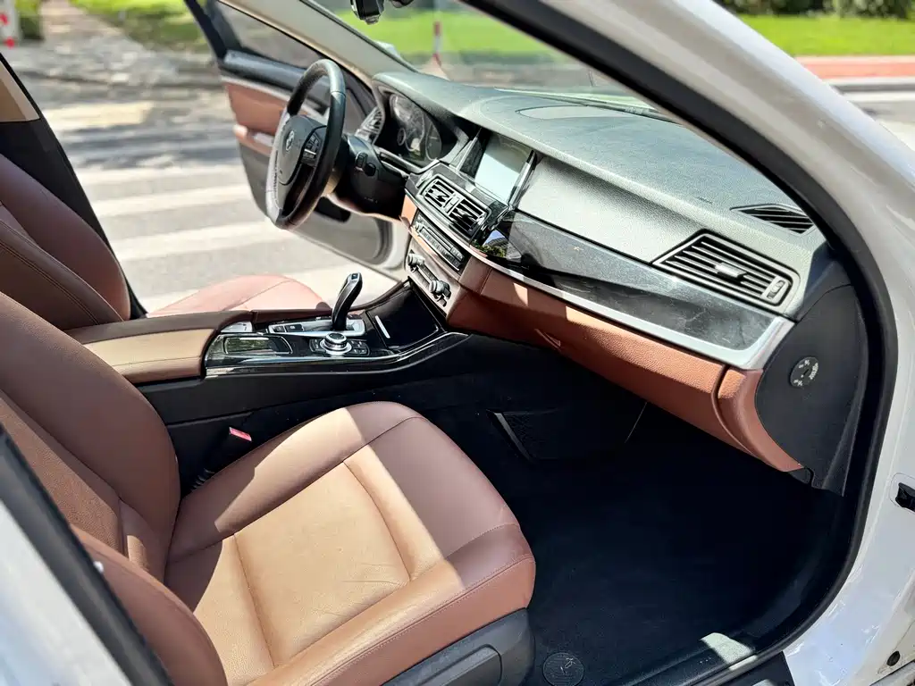 BMW 5 Series 2014 — фото 10