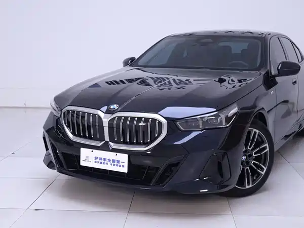 BMW 5 Series 2025