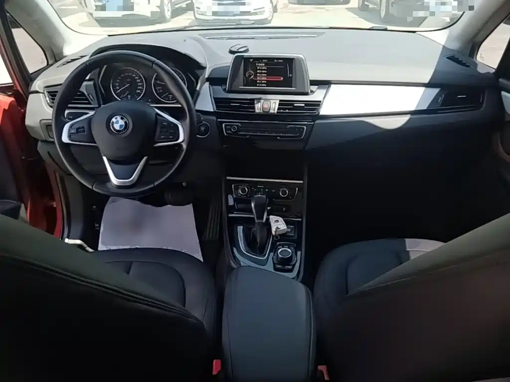 BMW 2 Series Active Tourer 2017 — фото 16