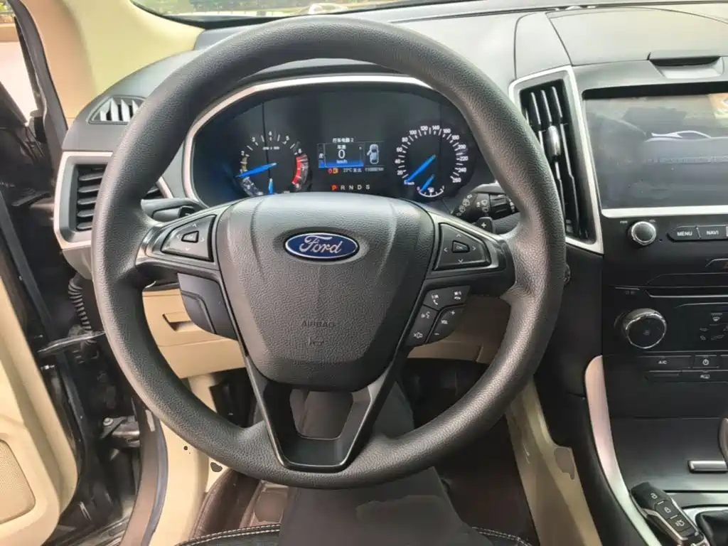 Ford Edge 2017 — фото 11